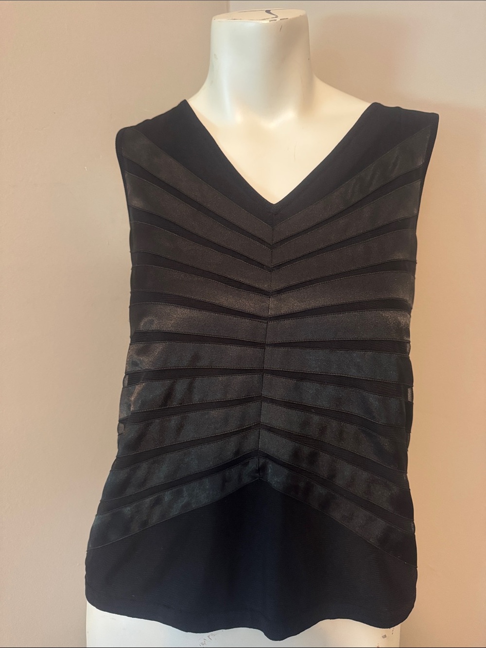 Shelly M couture vintage Y2k Black Sleeveless V-Neck Layered Stripe Blouse. Med